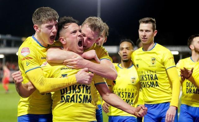 她在国内外 她在国内外