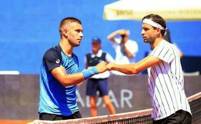 接近两双的 接近两双的